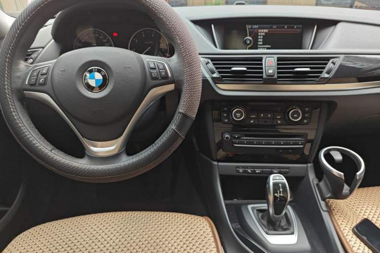 Used BMW X1 2015 sDrive18i Leading Edition Center Console