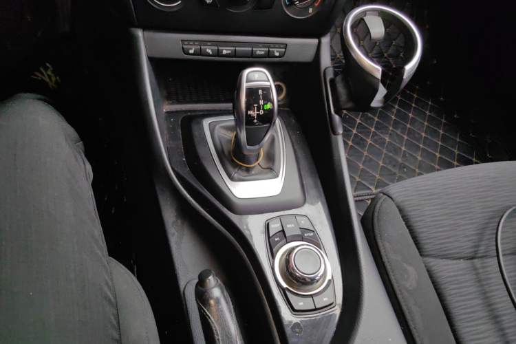 Used BMW X1 2015 sDrive18i Fashion Upgrade Edition Gear Lever