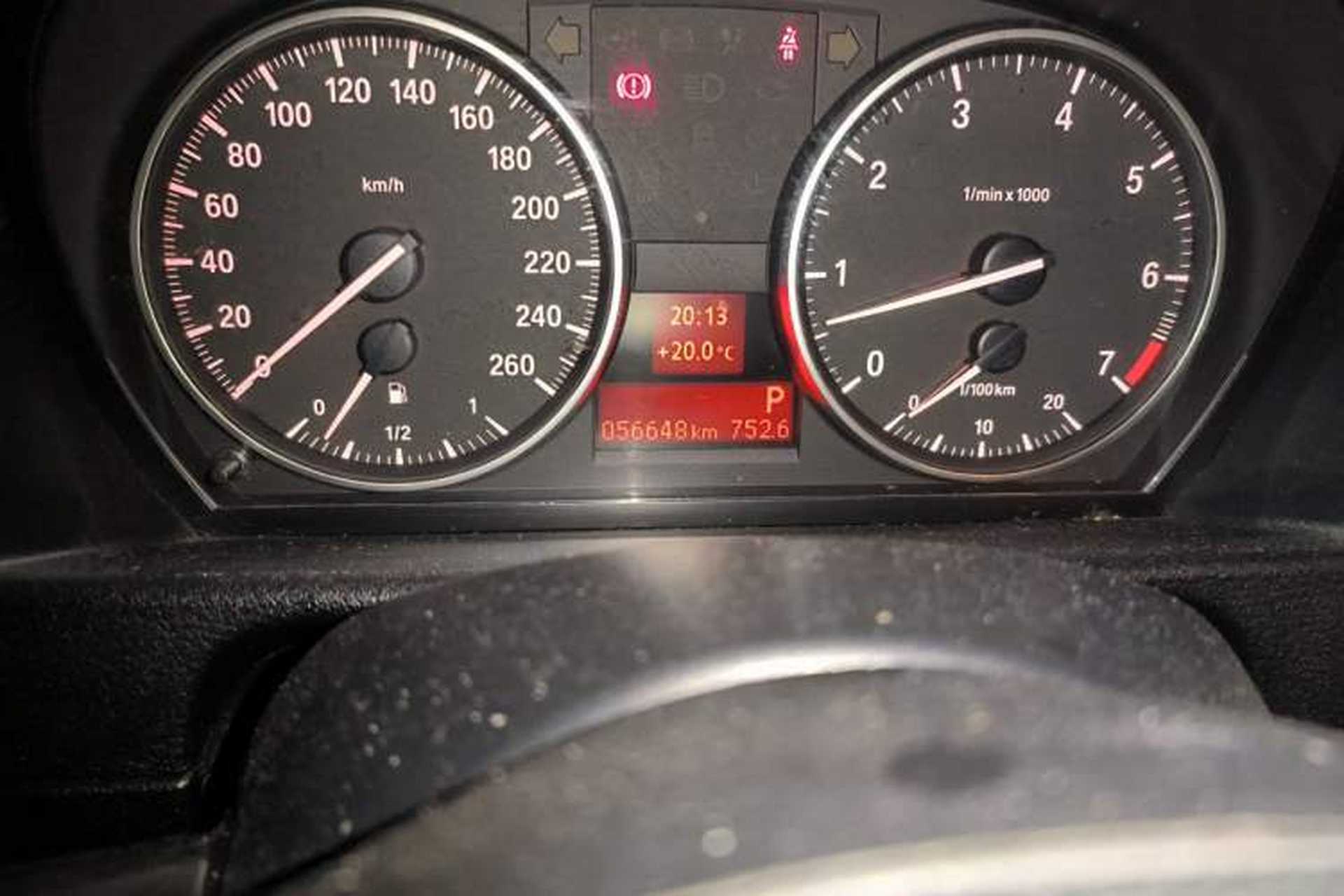 Used BMW X1 2015 sDrive18i Fashion Upgrade Edition Odometer Close Up