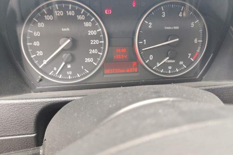 Used BMW X1 2015 sDrive18i Leading Edition Odometer Close Up