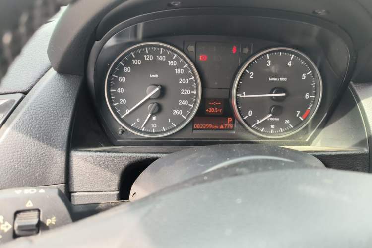 Used BMW X1 2015 sDrive18i Fashion Upgrade Edition Odometer Close Up