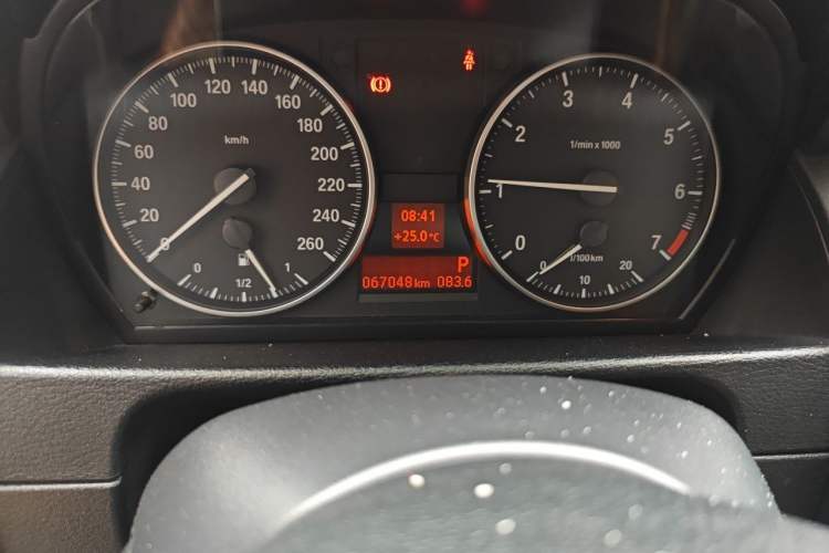 Used BMW X1 2015 sDrive18i Leading Edition Odometer Close Up