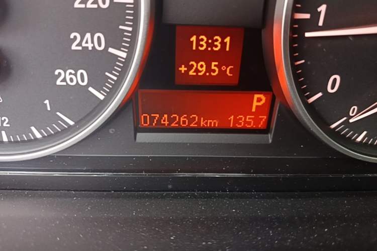 Used BMW X1 2015 sDrive18i Leading Edition Odometer Close Up