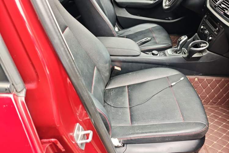 Used BMW X1 2015 sDrive18i Fashion Upgrade Edition Right Front Seat