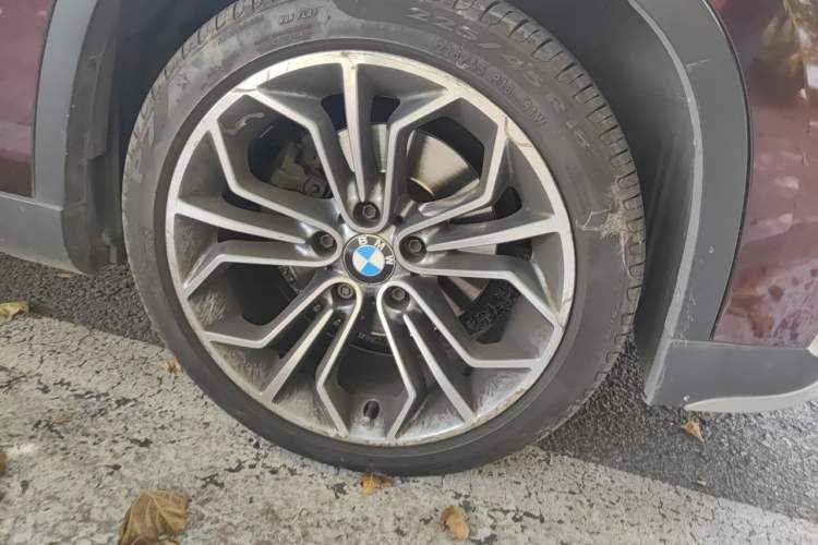 Used BMW X1  Right Front Wheel Hub