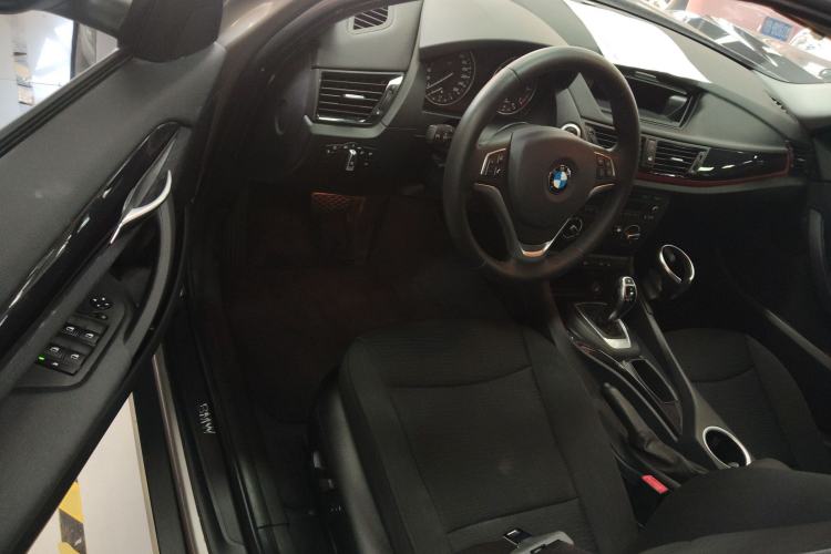 Used BMW X1 2015 sDrive18i Fashion Upgrade Edition Driver Seat