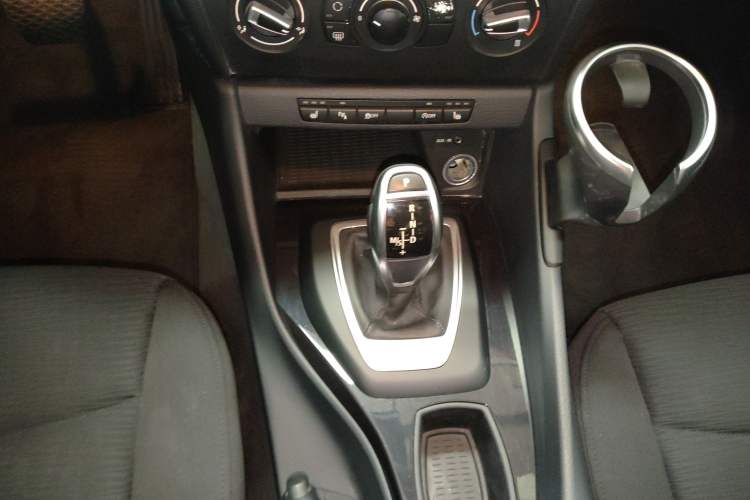 Used BMW X1 2015 sDrive18i Fashion Upgrade Edition Gear Lever