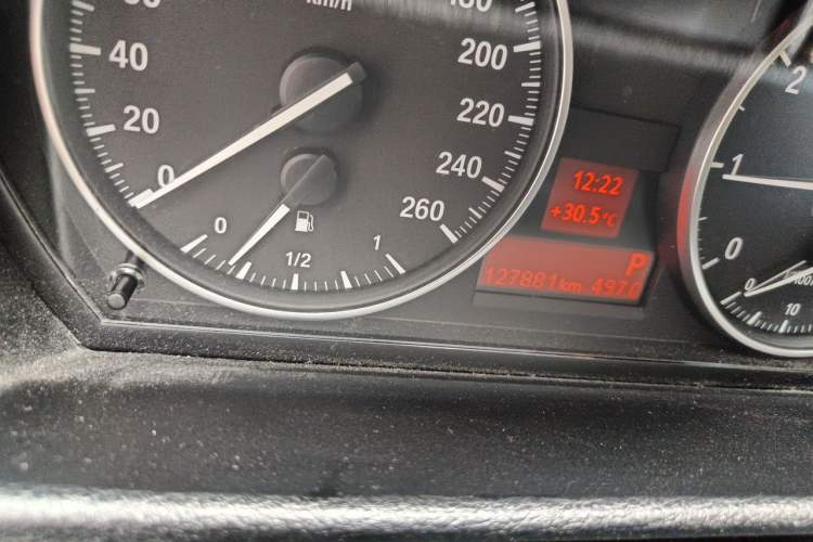 Used BMW X1 2015 sDrive18i Fashion Upgrade Edition Odometer Close Up