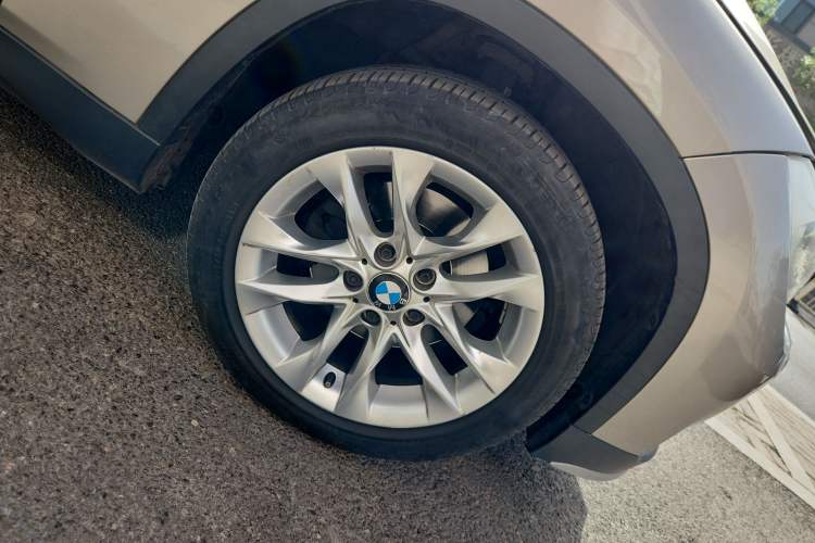 Used BMW X1 2015 sDrive18i Fashion Upgrade Edition Right Front Wheel Hub