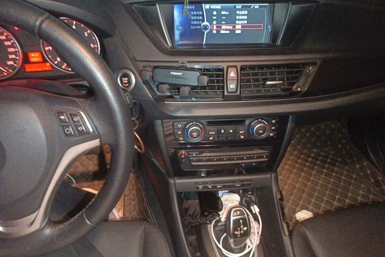 Used BMW X1 2015 sDrive18i Leading Edition Audio And AC Panel