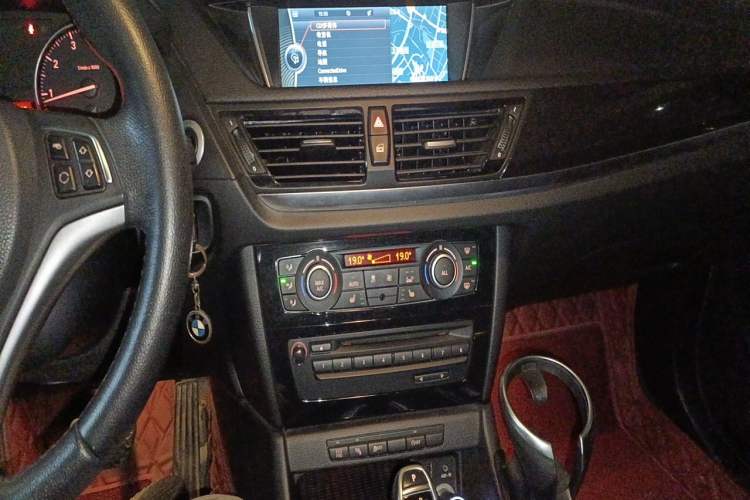 Used BMW X1 2015 sDrive18i Leading Edition Audio And AC Panel