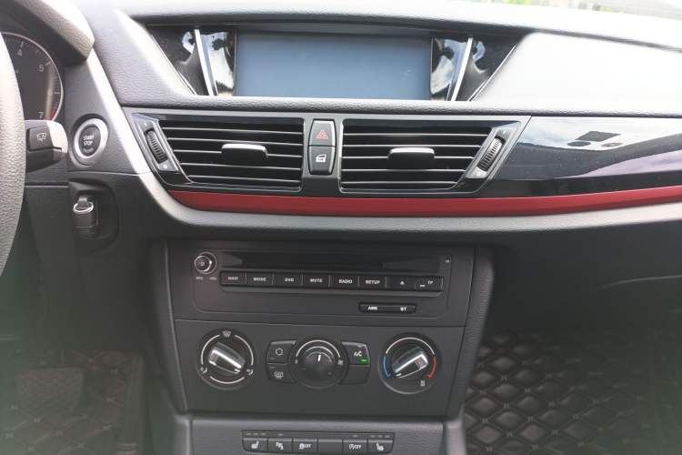 Used BMW X1 2015 sDrive18i Fashion Upgrade Edition Audio And AC Panel