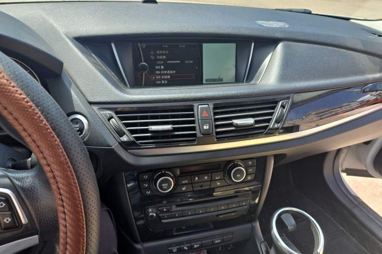Used BMW X1 2015 sDrive18i Leading Edition Audio And AC Panel