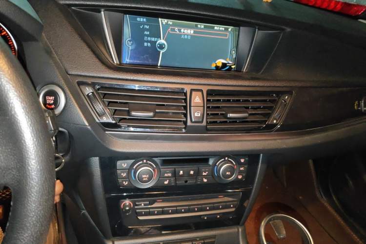 Used BMW X1 2015 sDrive18i Leading Edition Audio And AC Panel