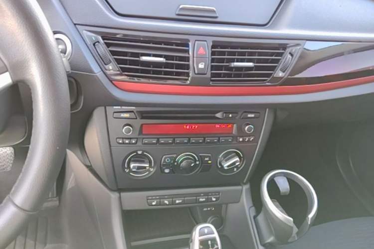 Used BMW X1 2015 sDrive18i Fashion Upgrade Edition Audio And AC Panel