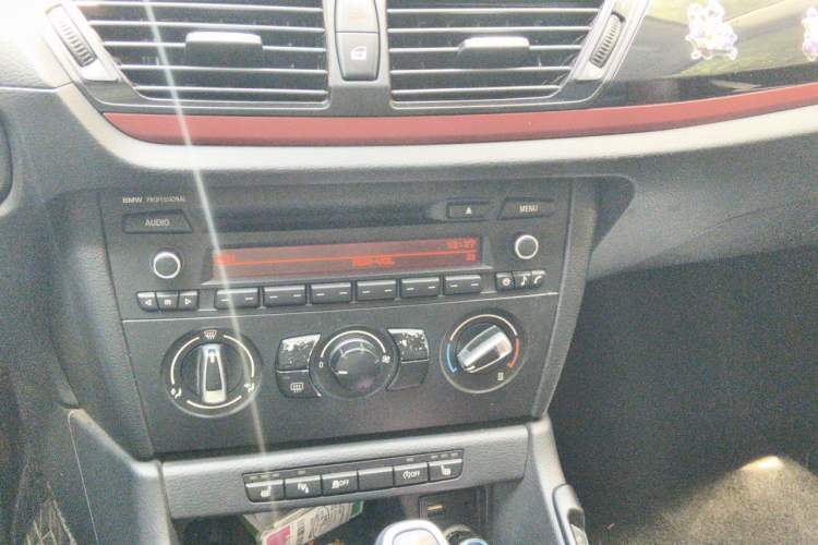 Used BMW X1 2015 sDrive18i Fashion Upgrade Edition Audio And AC Panel