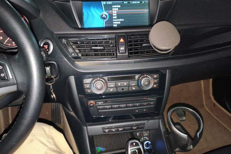Used BMW X1 2015 sDrive18i Leading Edition Audio And AC Panel