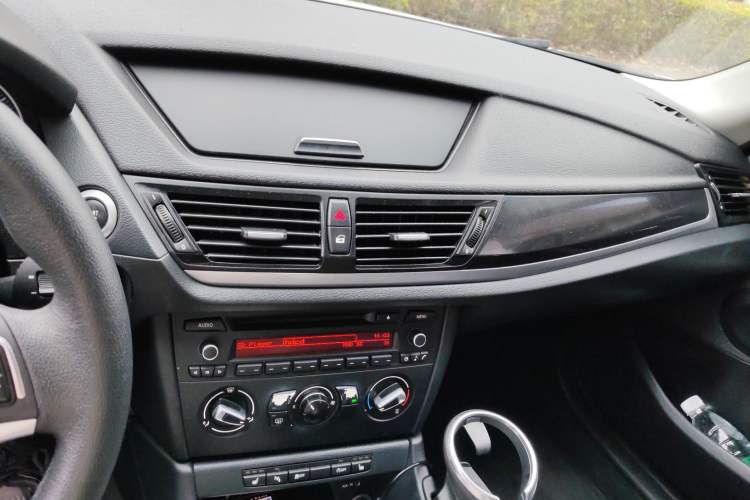 Used BMW X1 2015 sDrive18i Fashion Upgrade Edition Audio And AC Panel