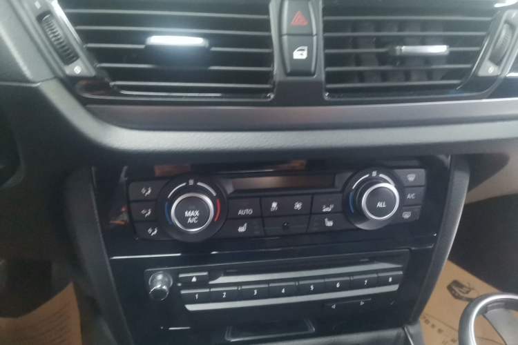 Used BMW X1 2015 sDrive18i Leading Edition Audio And AC Panel