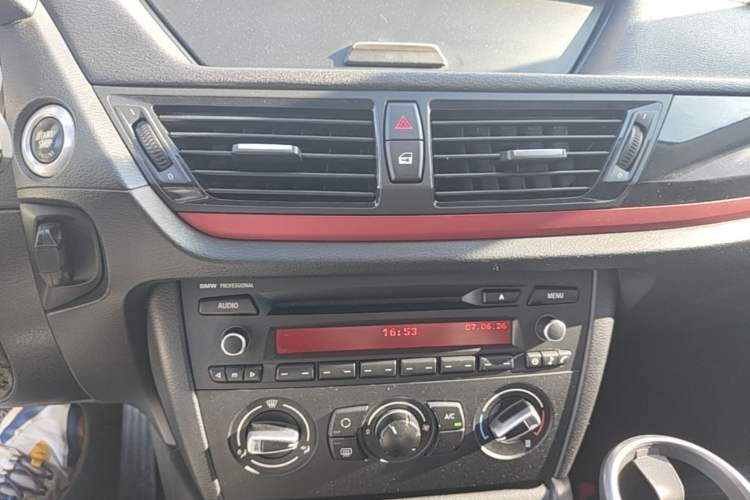 Used BMW X1 2015 sDrive18i Fashion Upgrade Edition Audio And AC Panel