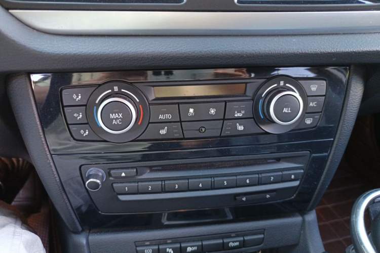 Used BMW X1 2015 sDrive18i Leading Edition Audio And AC Panel