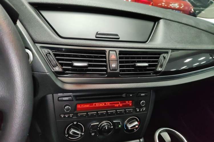 Used BMW X1 2015 sDrive18i Fashion Upgrade Edition Audio And AC Panel