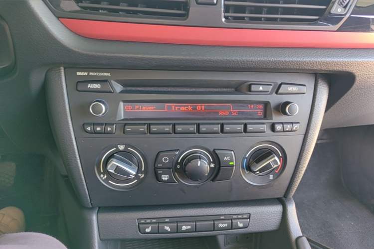 Used BMW X1 2015 sDrive18i Fashion Upgrade Edition Audio And AC Panel