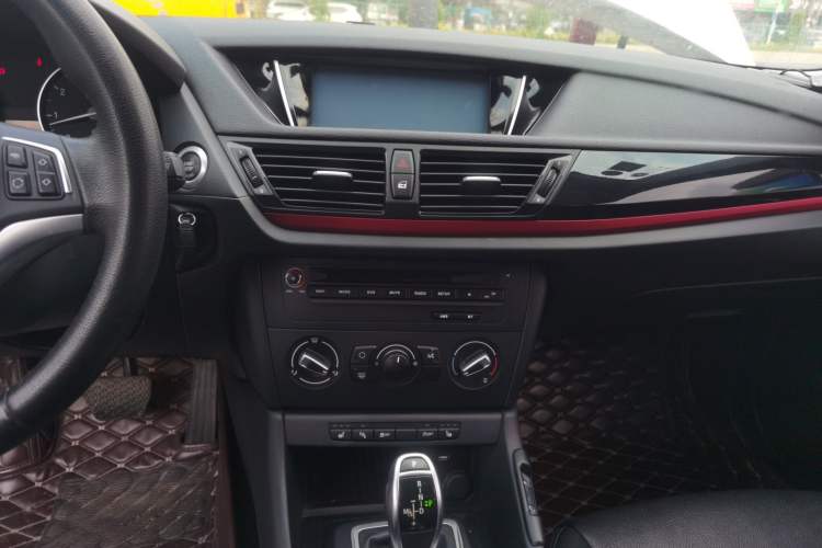 Used BMW X1 2015 sDrive18i Fashion Upgrade Edition Audio And AC Panel