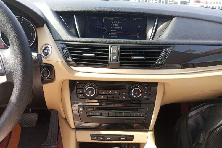 Used BMW X1 2015 sDrive18i Leading Edition Audio And AC Panel