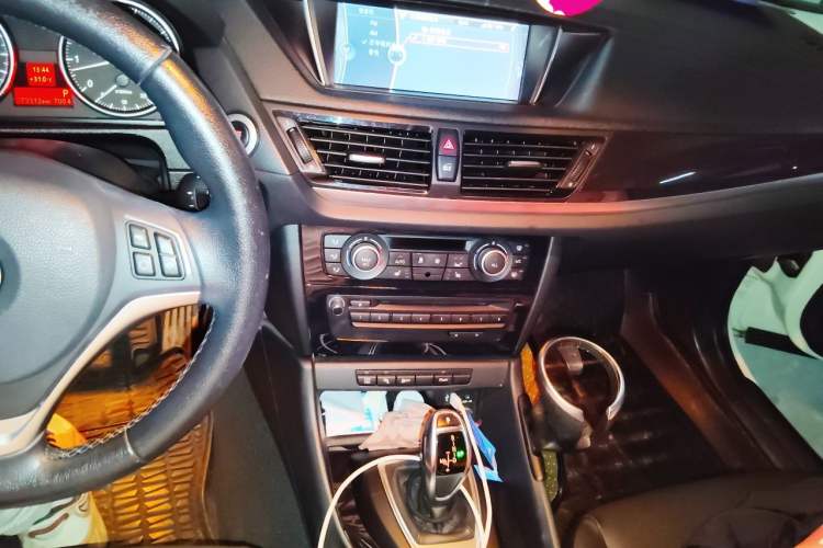 Used BMW X1 2015 sDrive18i Leading Edition Audio And AC Panel