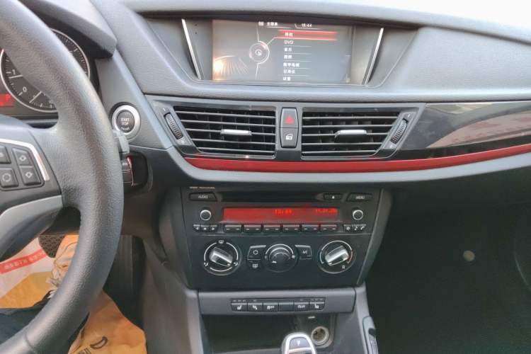 Used BMW X1 2015 sDrive18i Fashion Upgrade Edition Audio And AC Panel