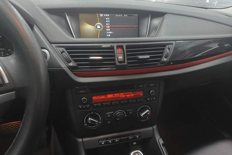 Used BMW X1 2015 sDrive18i Fashion Upgrade Edition Audio And AC Panel