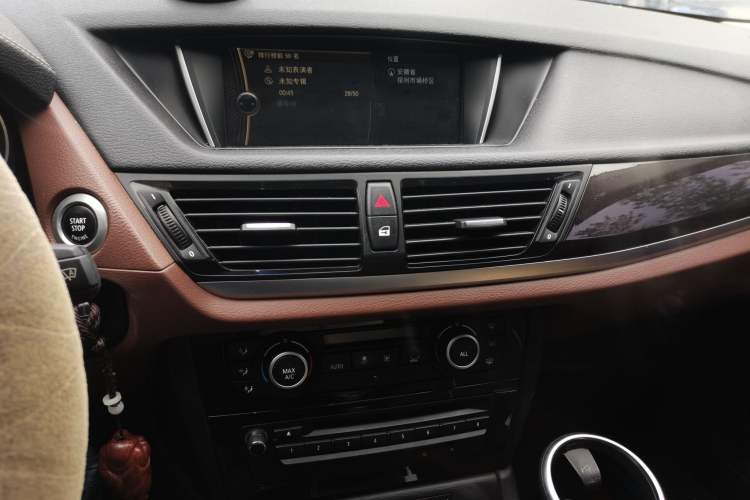 Used BMW X1 2015 sDrive18i Leading Edition Audio And AC Panel