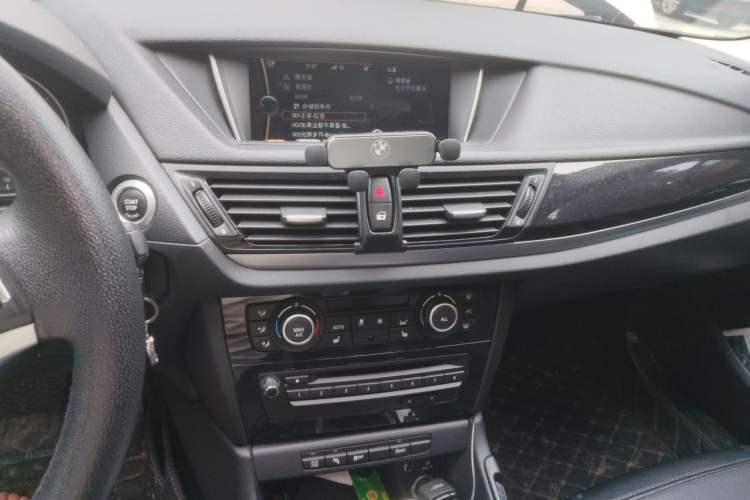 Used BMW X1 2015 sDrive18i Leading Edition Audio And AC Panel