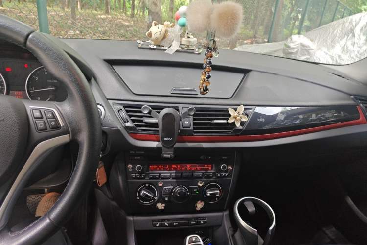 Used BMW X1 2015 sDrive18i Fashion Upgrade Edition Audio And AC Panel