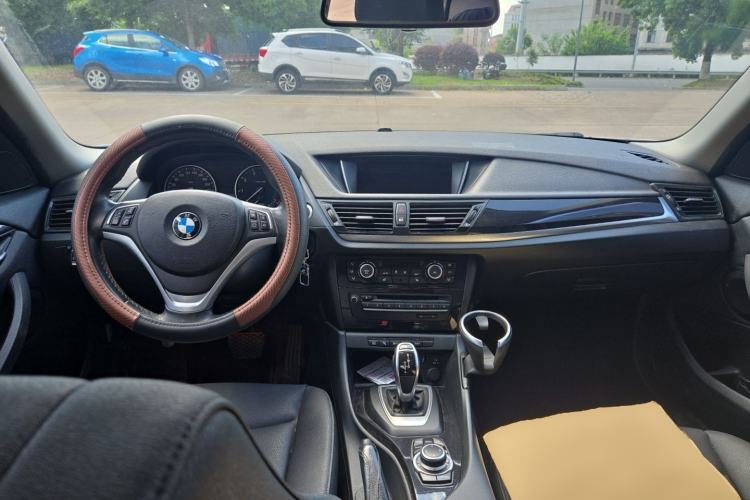 Used BMW X1 2015 sDrive18i Leading Edition Center Console