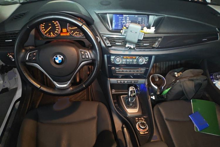 Used BMW X1 2015 sDrive18i Leading Edition Center Console