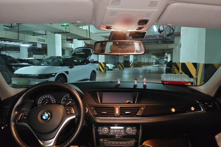 Used BMW X1 2015 sDrive18i Leading Edition Center Console
