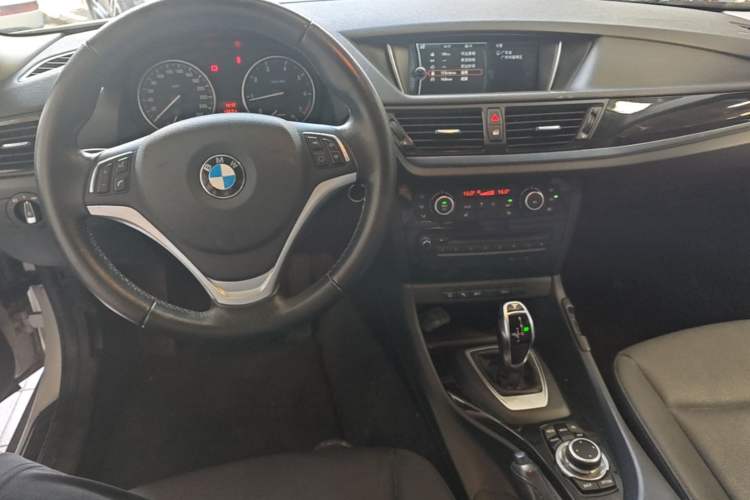 Used BMW X1 2015 sDrive18i Leading Edition Center Console