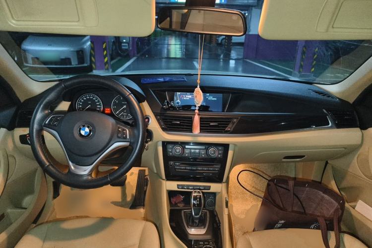 Used BMW X1 2015 sDrive18i Leading Edition Center Console