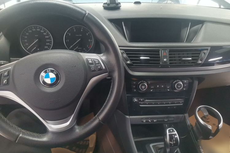 Used BMW X1 2015 sDrive18i Leading Edition Center Console