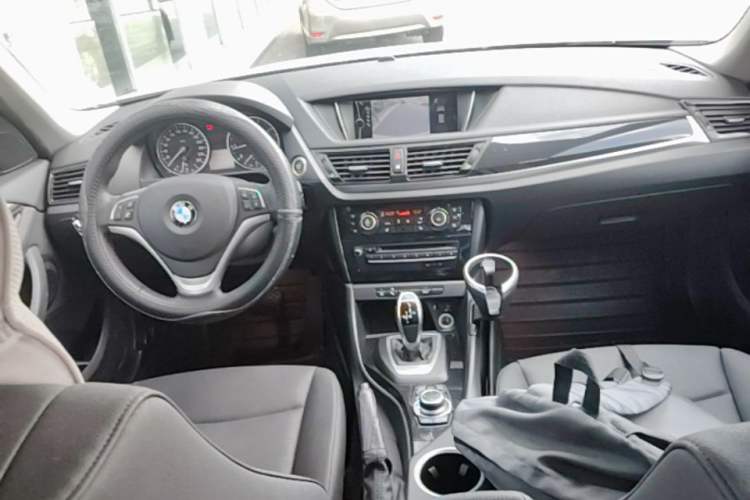 Used BMW X1 2015 sDrive18i Leading Edition Center Console