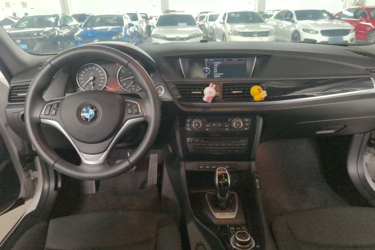 Used BMW X1 2015 sDrive18i Leading Edition Center Console