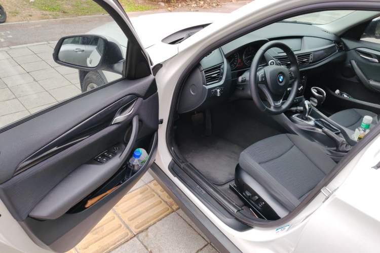 Used BMW X1 2015 sDrive18i Fashion Upgrade Edition Driver Seat