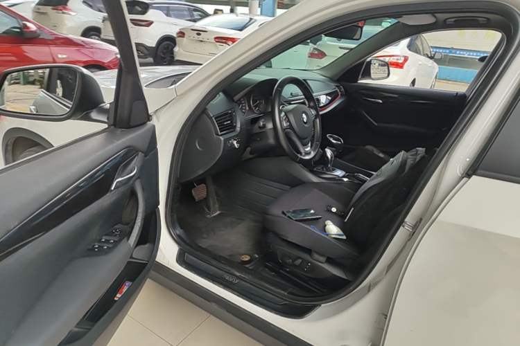 Used BMW X1 2015 sDrive18i Fashion Upgrade Edition Driver Seat