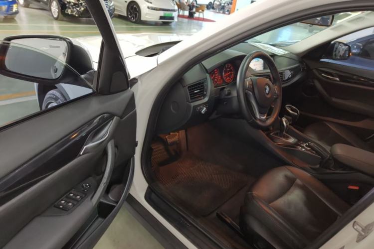 Used BMW X1 2015 sDrive18i Fashion Upgrade Edition Driver Seat