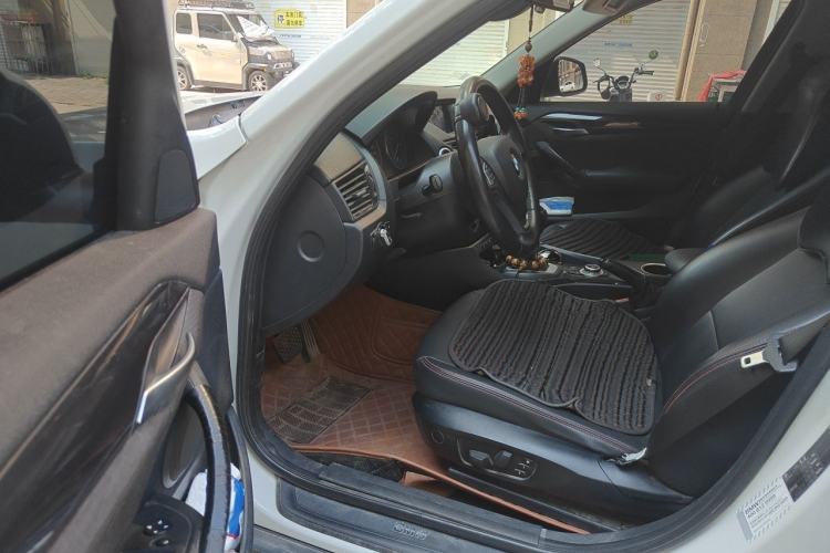 Used BMW X1 2015 sDrive18i Fashion Upgrade Edition Driver Seat
