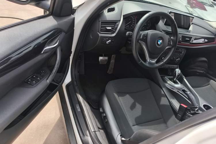 Used BMW X1 2015 sDrive18i Fashion Upgrade Edition Driver Seat