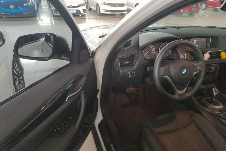 Used BMW X1 2015 sDrive18i Leading Edition Driver Seat