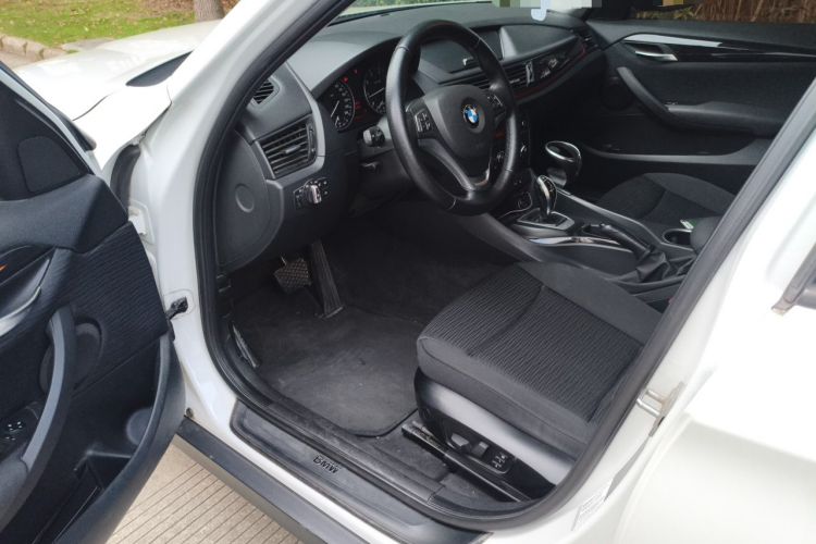 Used BMW X1 2015 sDrive18i Fashion Upgrade Edition Driver Seat